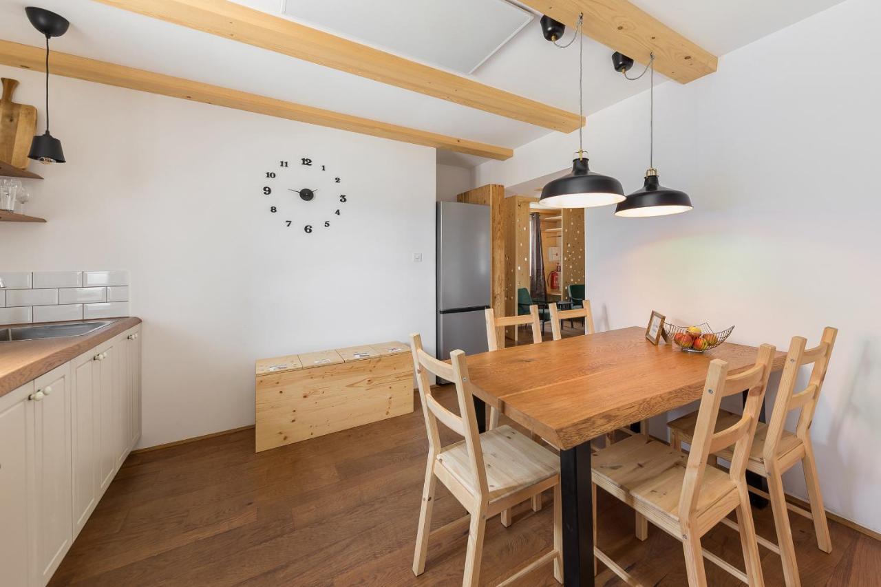 Hisa Na Soncu / Sun House *