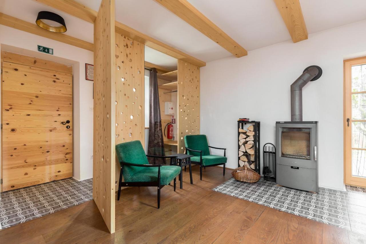 Hisa Na Soncu / Sun House *