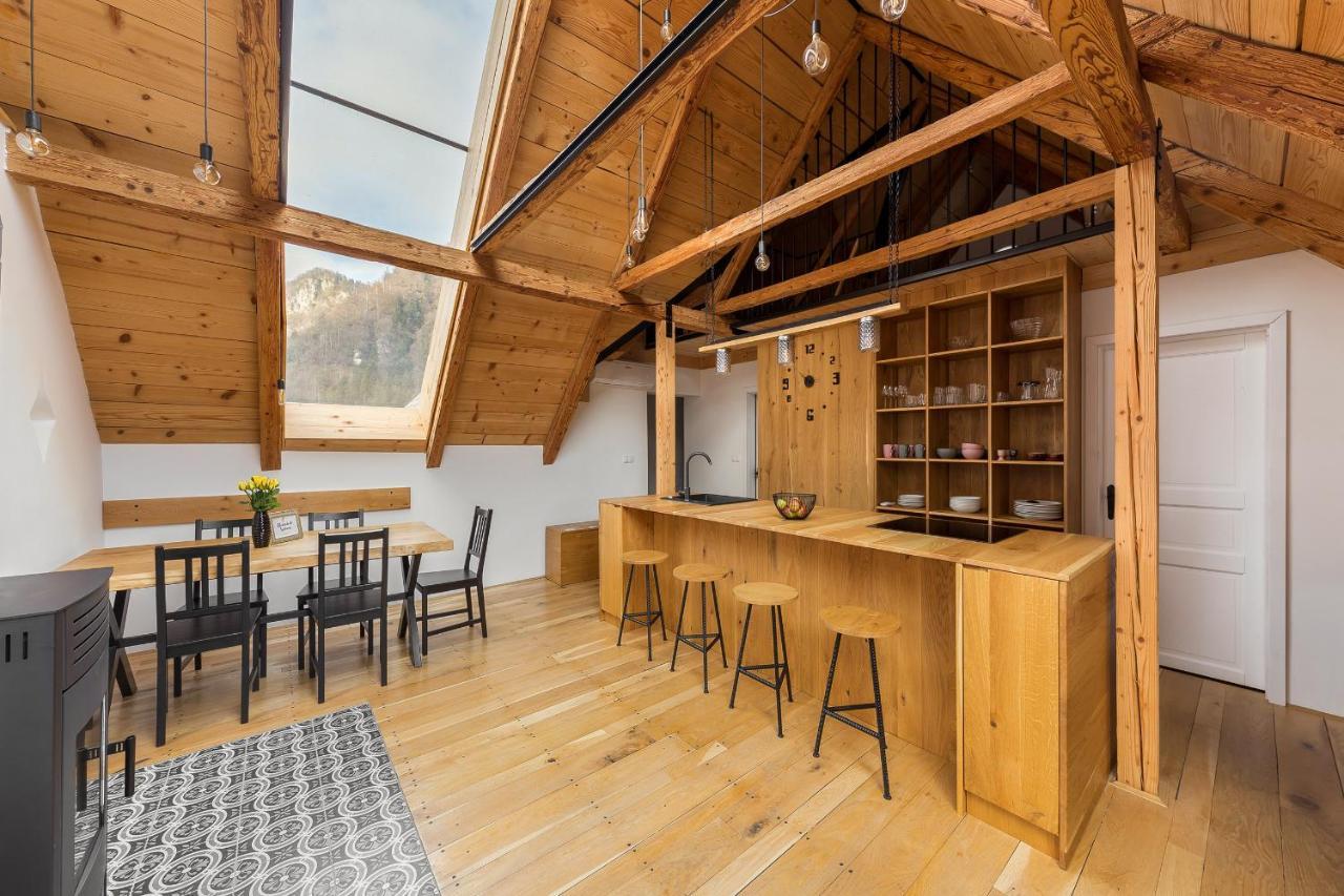 Hisa Na Soncu / Sun House *